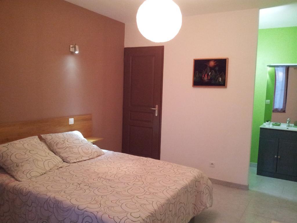 Millot Conilhac Bed & Breakfast Room photo